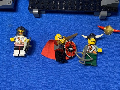 LEGO 7019 VIKINGS FORTRESS AGAINST FAFNIR DRAGON - NEEDS SMALL PARTS RETIRED SET - Picture 21 of 24