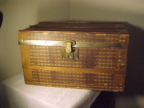 ANTIQUE WOOD & WALLPAPERED CHILDS Original TRUNK + Original TOP Tray INSERT - Picture 5 of 11