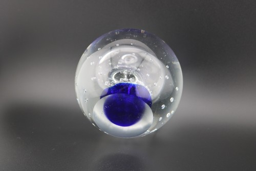 Vintage Art Glass Paperweight AIR TRAPS SUSPENDED CIRCLE COBALT BLUE BASE - Picture 4 of 6