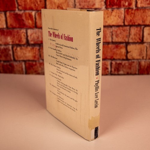 1st Edition Phyllis Lee Levin: The Wheels of Fashion 1965 HC/DJ Munkacsi Avedon - Bild 3 von 9