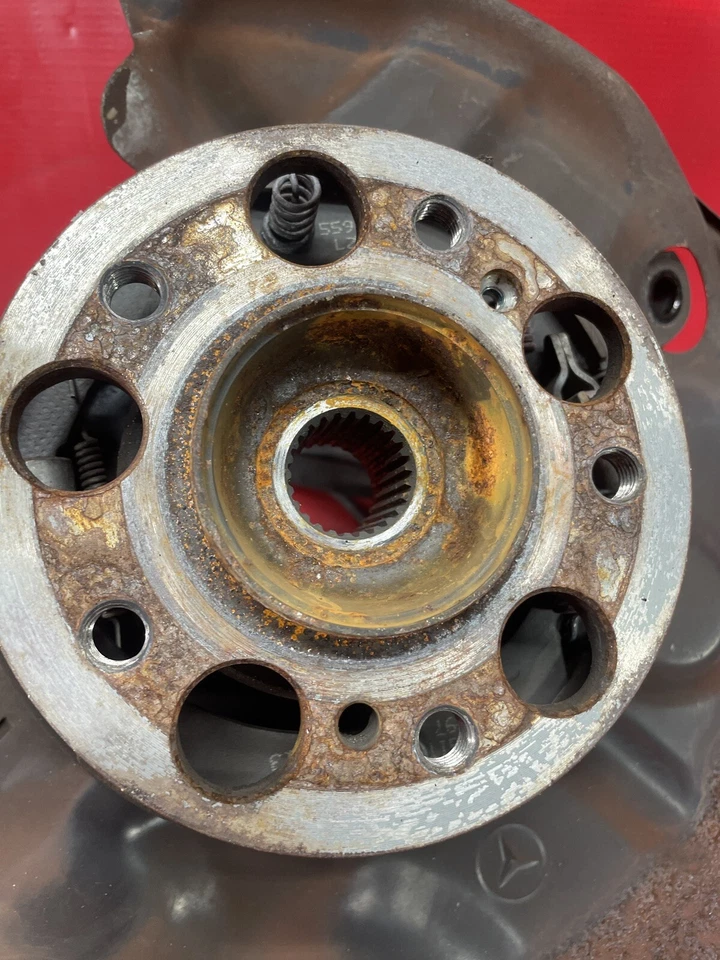 Mercedes-Benz SLK230 1998 conductor trasero izquierdo buje de nudillo fabricante de equipos originales Foto 2 de 4