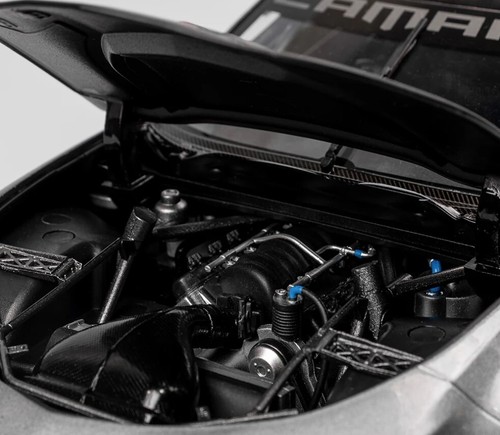Authentic 1/18 Chevrolet Racing Camaro ZL1 2021 Bathurst Gen3 Launch Van Gis MIB - Picture 4 of 6
