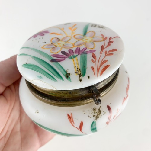 Scatola portapolvere vetro opalino francese vintage portagioie smalto fiori dipinti a mano - Foto 1 di 10
