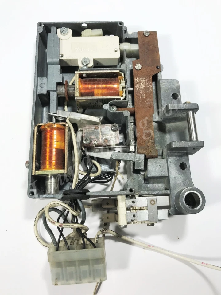 Y23002897 USED MAYTAG DOOR LOCK 208-240V 50-60HZ (TIMER MODEL 2 DOOR SWITCHES) - Image 2 of 4