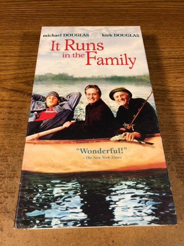 It Runs In The Family  VHS VCR Video Tape Used Michael Douglas Kirk Douglas - Afbeelding 1 van 6