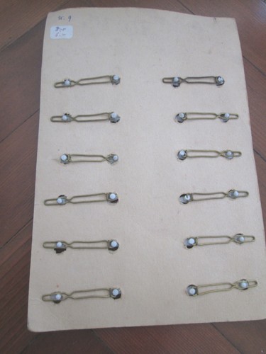 Wonderful vintage 1950s 60s Hair decorations grips on original card display - Picture 2 of 2