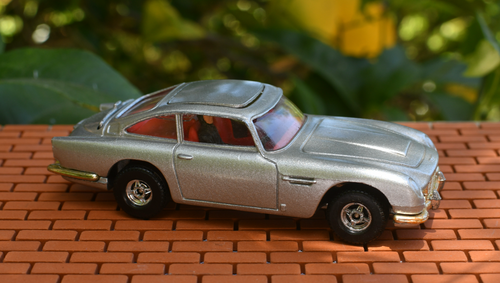 Gorgi 007 Aston Martin DB5 Made in the UK - Picture 5 of 13