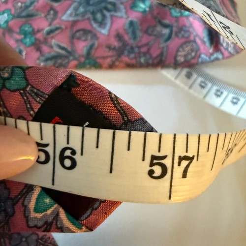 80er Vintage Robert Talbott for Newcastle Ltd. Mauve Blumen Seidenkrawatte 3,25 Zoll - Bild 7 von 8