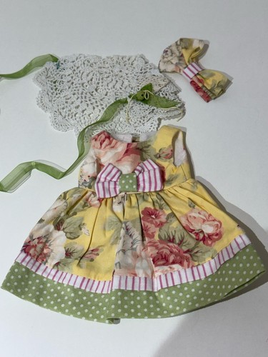 Lot Of Bleuette Doll Dresses, Hand Smocked, Shoes, Sweaters, Hats, Aprons - Picture 19 of 24