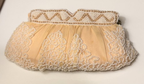 Vintage Delicate Champagne Coloured Gathered Silk & Organza Beaded Clutch - Picture 2 of 22
