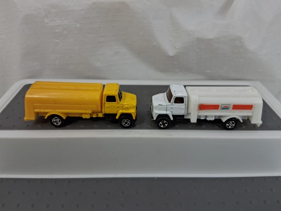 Camión cisterna Road Champs Exxon Ford blanco amarillo lote de 2 fundidos a presión Foto 3 de 4