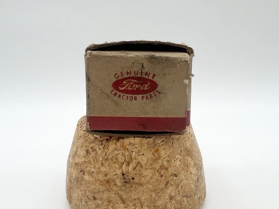 Vintage 40s Genuine Ford Tractor Distributor Rotor 9N-12200 NOS Original Box - Image 2 of 4