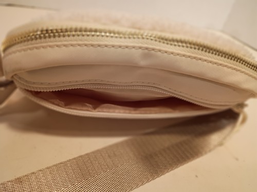 Brand New CITRUSY BOUTIQUE Ivory Sherpa Belt Bag Chunky Gold Hardware - Picture 6 of 15