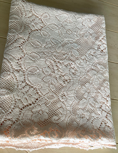 VINTAGE QUAKER #4180 SOFT PINKISH BEIGE DINNER TABLECLOTH (w/some damage) 60x47"