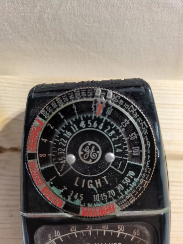 Vintage General Electric (GE) exposure meter, Model DW-48. Leather Case. 1950's - Image 3 of 4