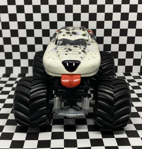 Hot Wheels 2014 Monster Jam Monster Mutt Dalmatian Truck 1/24 - Picture 4 of 5
