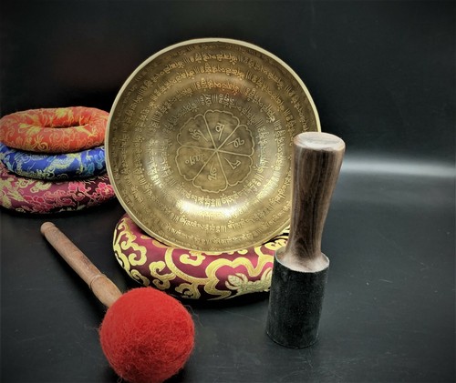 9" Mantra etched singing bowl - Buddhist singing bowl, Meditation, sound therapy - Picture 6 of 9