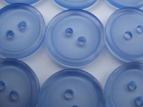 15mm Small Pretty Clear Blue Translucent 2 hole Raised Edge Sewing Buttons Set15 - Picture 4 of 6