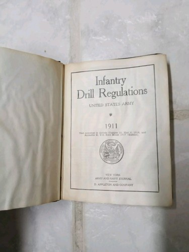 ANTIQUE INFANTRY DRILL REGULATIONS US ARMY 1911 WWI 1918 PRINTING HC BOOK - Picture 2 of 3
