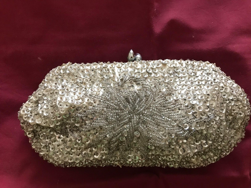 Three Vintage Evening Purses, Two White and One Silver - Picture 4 of 10