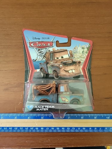 Disney Pixar Cars 2 Movie Race Team Mater (2010) Mattel Die Cast Spielzeugauto - Bild 4 von 4