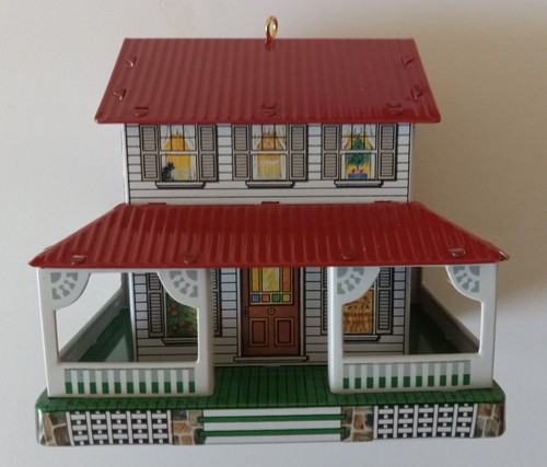 Hallmark Keepsake Ornament FARM HOUSE Pressed Tin Dated 1999 - Picture 4 of 8