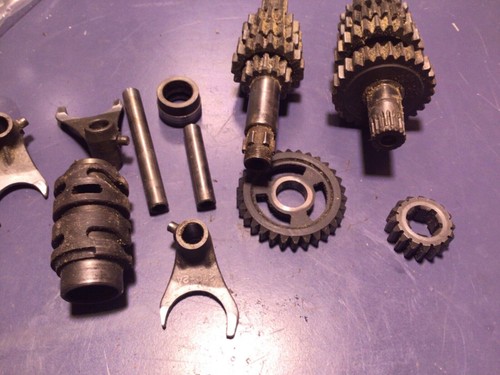 1990 SUZUKI RM125 ENGINE TRANSMISSION TRANNY ASSEMBLY GEARS 24121-01X00 2 - Picture 2 of 8