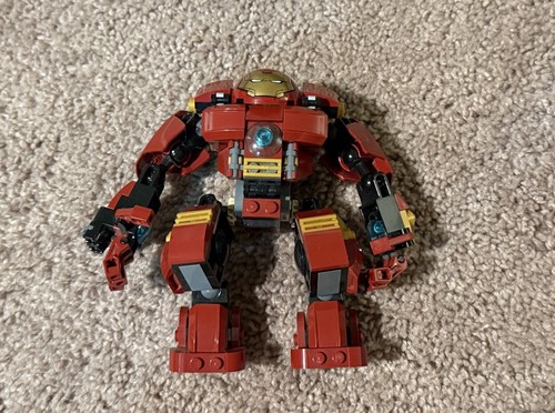 LEGO Marvel: The Hulkbuster 76031 Mech unvollständig.
