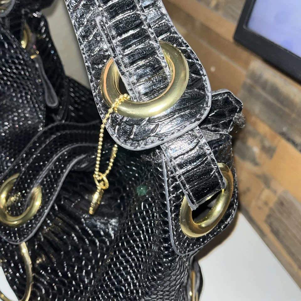 Bolso de mano Big Buddha negro años 2000 anillo tórico piel de serpiente charol cubo hombro. Foto 4 de 4