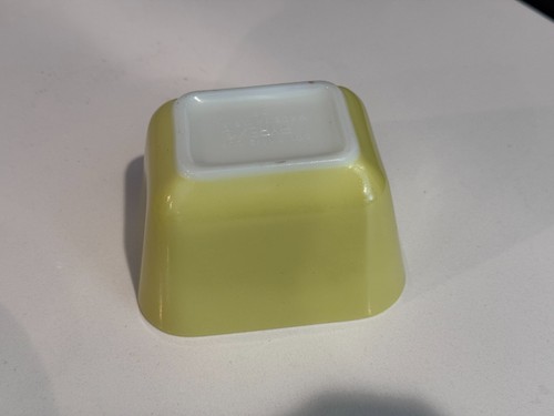 Vintage Pyrex Refrigerator Dish 501 B 1.5 oz Yellow No Lid - Picture 2 of 2