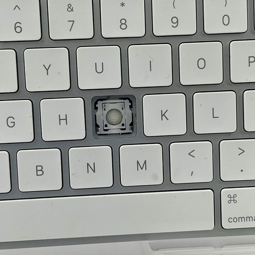 Broken Apple Magic Keyboard With Numeric Keyboard MQ052LL/A Missing Key - Picture 3 of 10