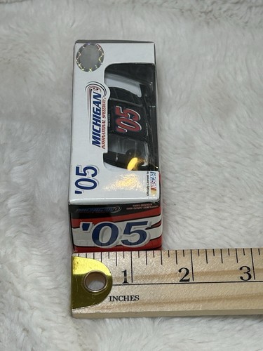 Nascar 2005 Michigan International Speedway Chevy Monte Carlo Boxed Replica '05* - Picture 16 of 17