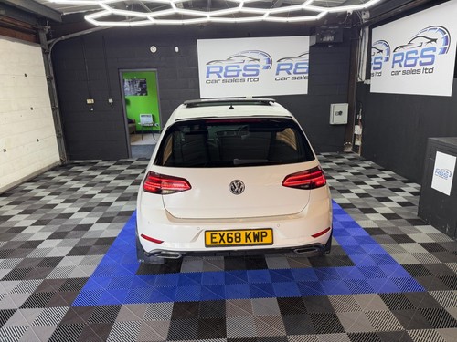 2018 Volkswagen Golf 1.5 TSI EVO 150 R-Line 3dr HATCHBACK Petrol Manual - Picture 7 of 19