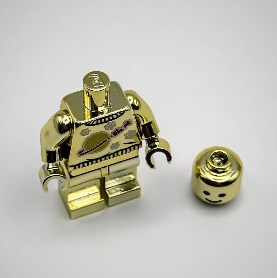 Lego Chrome Gold Christmas Classic Space Astronaut mini figure RARE New!! - Image 2 of 4