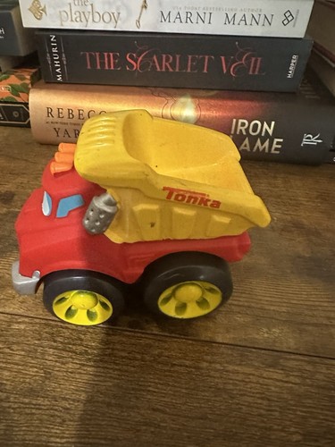 2008 Tonka Hasbro Dump Truck Chuck & Friends Tumblin’ Chuck Red Soft Body - Picture 3 of 6