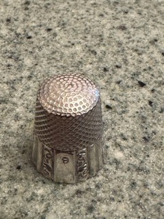 Silver Antique Thimble Ketcham and McDougall Leafy Swirls dodecagon 5.6g