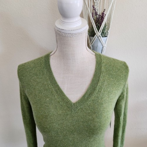Nordstrom Womens Green Cashmere V-neck Long Sleeve Sweater Size XS NWT - Picture 3 of 10