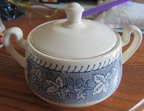 Vintage White Blue Sugar Bowl & Cover Handles Blue Leafs Leaves Berries - Picture 8 of 17