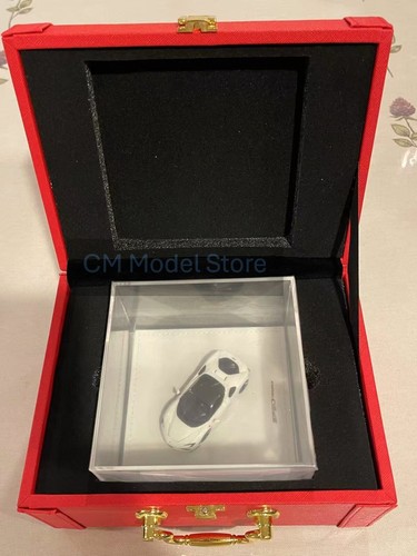 Art 1:64 Ferrari SF90 Stradale White Diecast Resin - Lether Chest Luxury Version