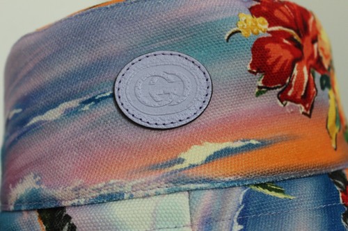 Chapeau seau GUCCI GG vendre Supreme monogramme réversible océan imprimé tropical M 697361 neuf avec étiquette