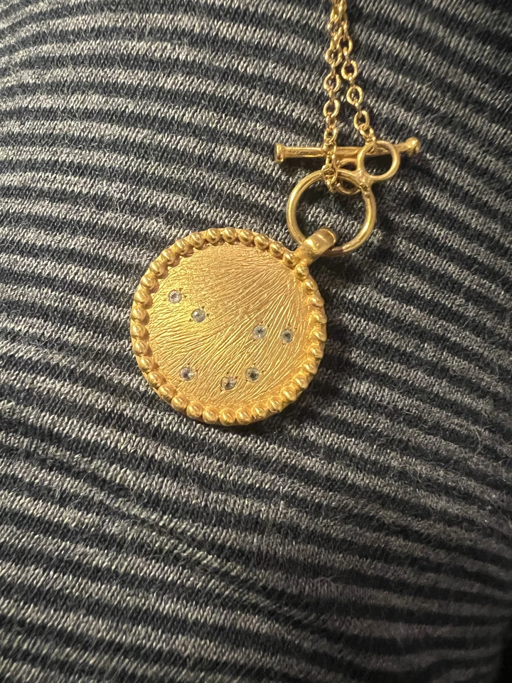 Collar Colgante SATYA Constelación Hermandad Sagrada - Topacio Blanco/Placa de Oro 18K Foto 2 de 3