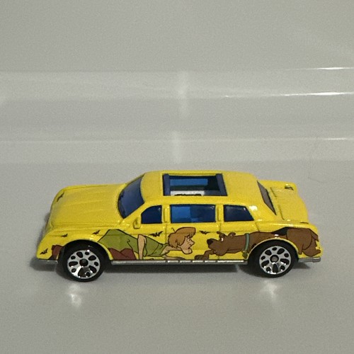 Matchbox Limousine Scooby Doo & Shaggy Yellow 2001 | 1/64 Scale Diecast Loose - Picture 3 of 5
