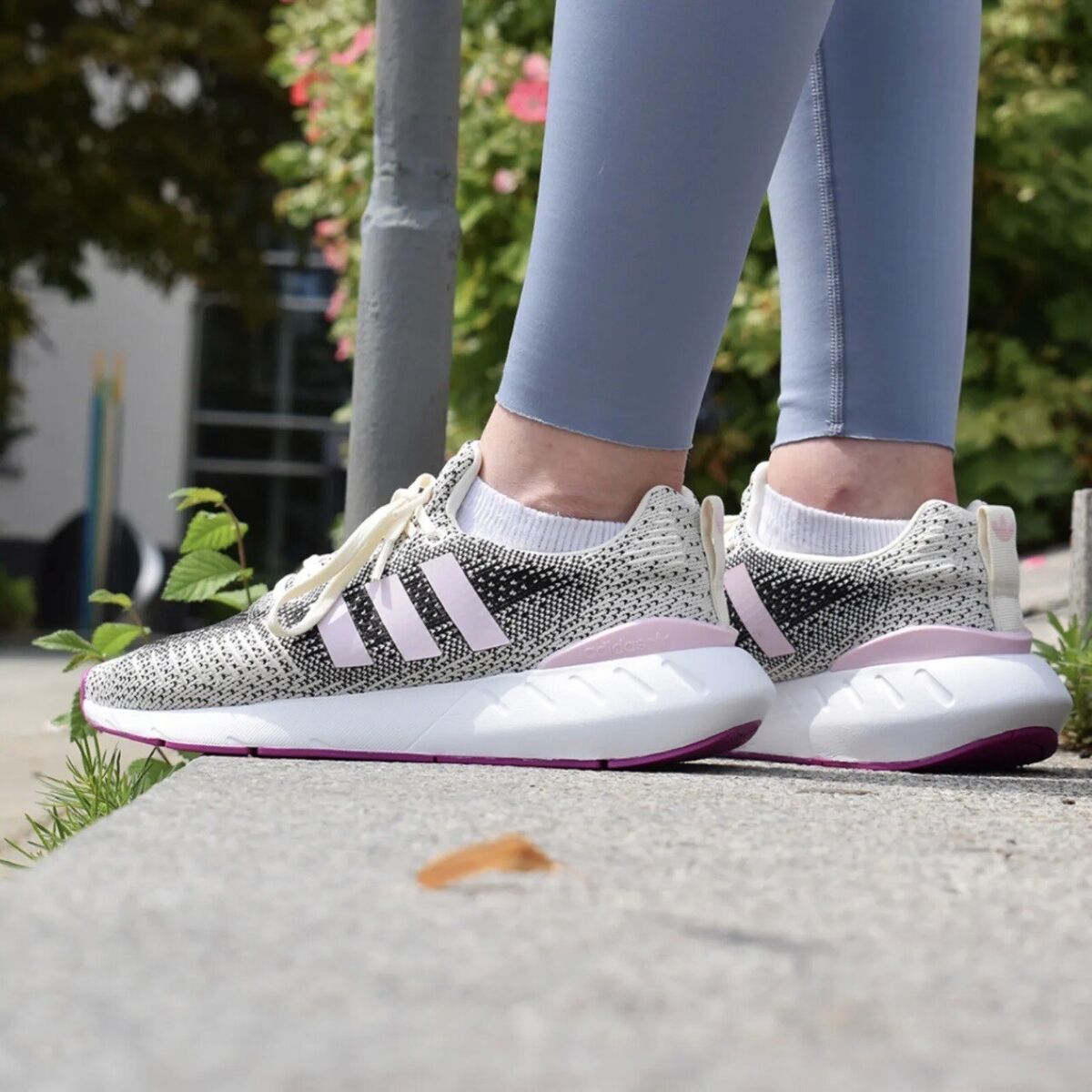 Adidas Originals Swift Run 22 Women's Size 9 Running Shoes Adidas Originals Swift Run 22 Women's Size 9 Running Shoes