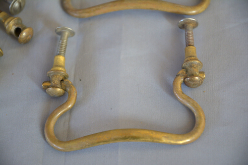 FINE SET 4 ANTIQUE CAST BRASS BAIL PULLS W ROSETTE BACKPLATES C 1890s (R14) - Picture 5 of 6