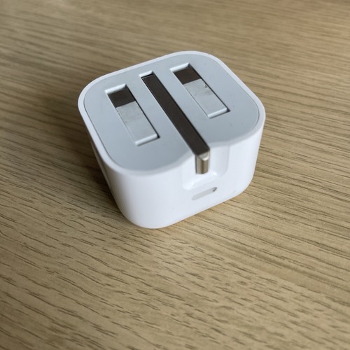 Apple USB-C 20W Mains Charger Fast Charger Plug A2344 - iPhone /iPad UK - Picture 4 of 9