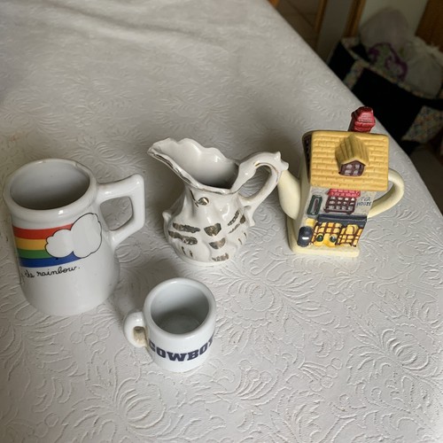 Verschiedenes 4 Stück - Miniatur Teekanne und Tasse - Zahnstocherhalter - Krug  - Bild 1 von 4