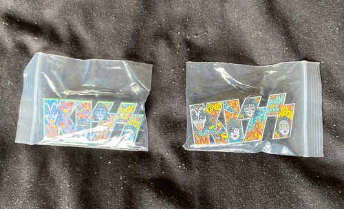 Danny Steinman Kiss LE 017/150 & 079/500 Emaille Pins - Brandneu - Schneller Versand - Bild 2 von 7