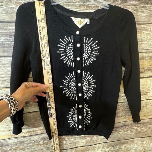 Cárdigan Anthropologie HWA Monograma Sunburst XS Negro Bordado Ajustado - Imagen 8 de 8