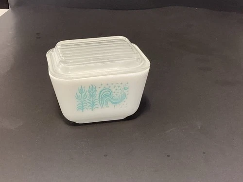 Pyrex 501-B 1-1/2 Cup Amish Butterprint Refrigerator Dish Turquoise With Lid