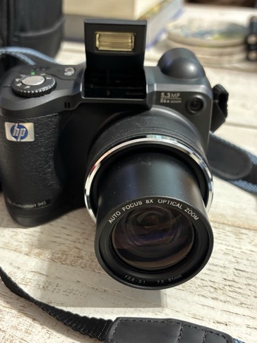 HP PhotoSmart 945 5.3MP Digital Camera 8x Optical Zoom (GRLYB-0310) - Picture 5 of 10